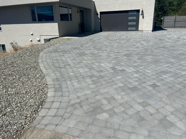 Ogilvey Lane project - image of paved stone driveway