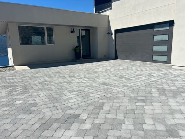 Ogilvey Lane project - image of paved stone driveway