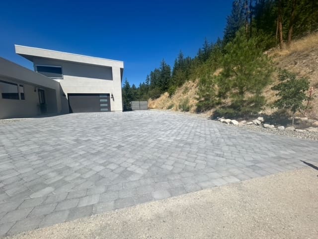 Ogilvey Lane project - image of paved stone driveway